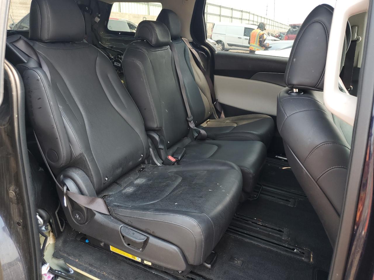 2024 Kia Carnival Lx VIN: KNDNB4H38R6327438 Lot: 64689695