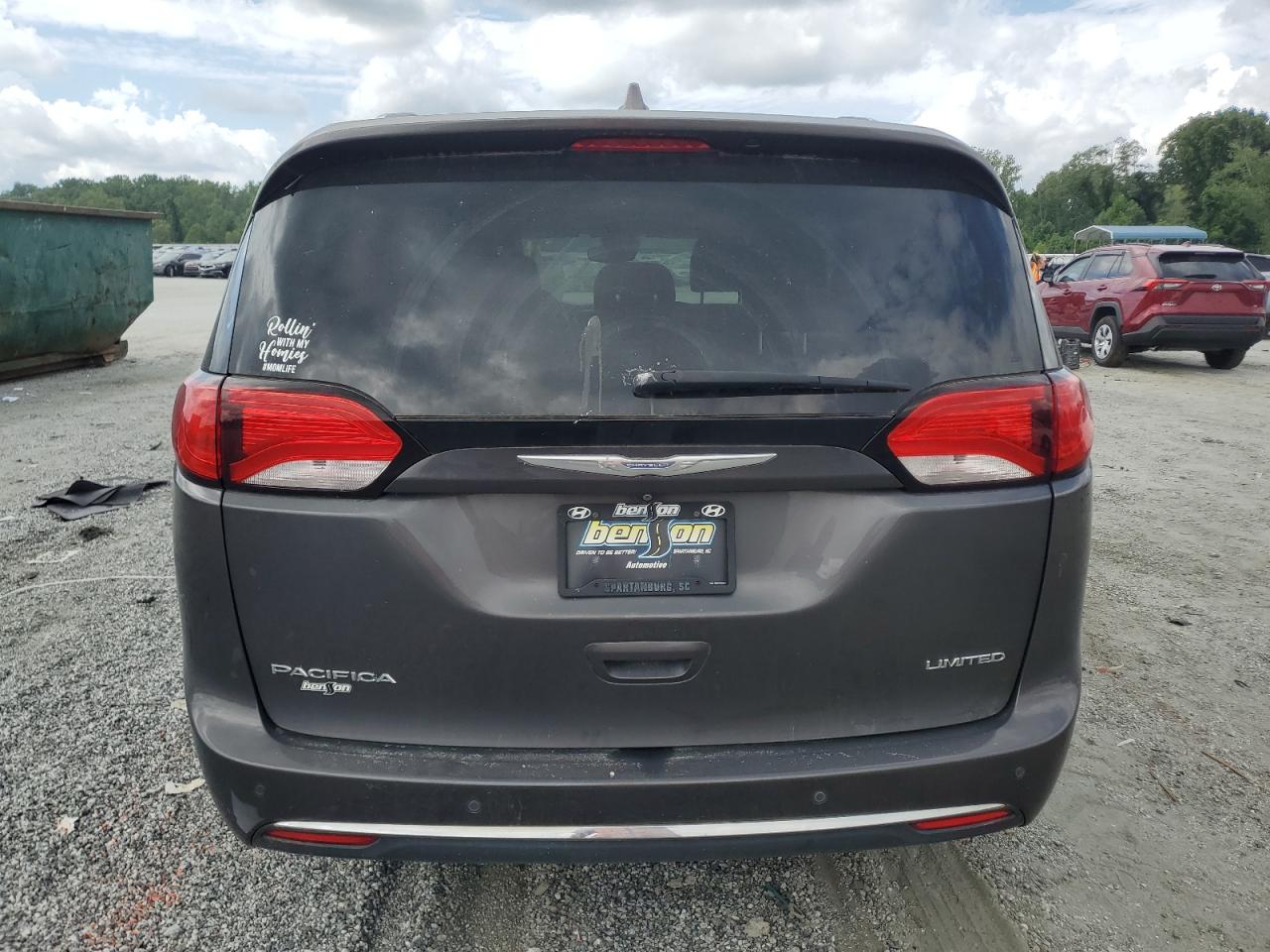 2017 Chrysler Pacifica Limited VIN: 2C4RC1GG2HR748046 Lot: 65390475