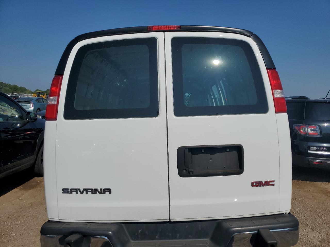 2018 GMC Savana G2500 VIN: 1GTW7AFGXJ1907673 Lot: 62755295