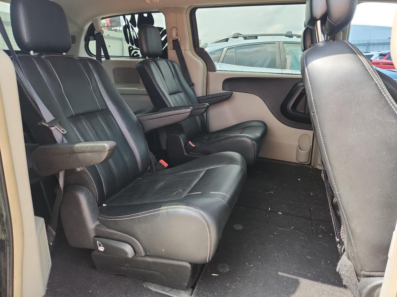 2016 Chrysler Town & Country Lx VIN: 2C4RC1AG9GR111954 Lot: 65642445