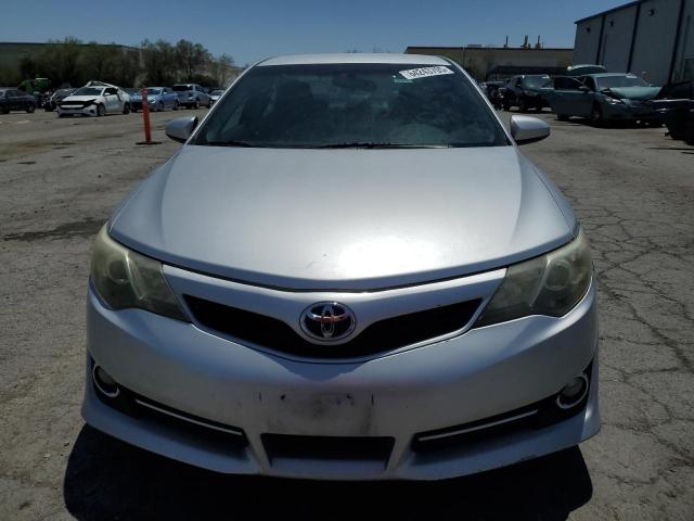 Sedans TOYOTA CAMRY 2012 Srebrny