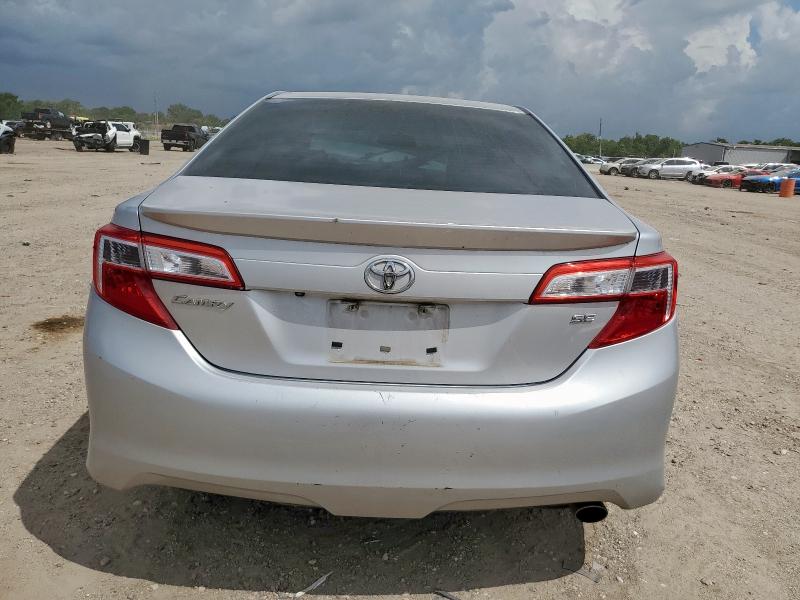 TOYOTA CAMRY 2014 Srebrny