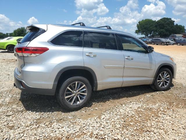  TOYOTA HIGHLANDER 2017 Серебристый