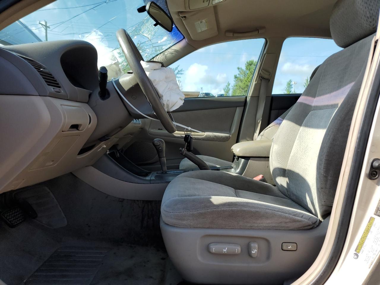 2004 Toyota Camry Le VIN: 4T1BE32K04U847749 Lot: 64176845