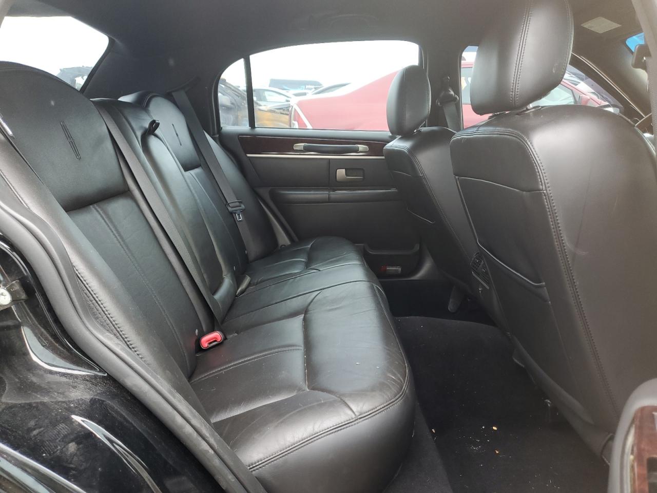 2010 Lincoln Town Car Signature Limited VIN: 2LNBL8CV6AX753097 Lot: 66018925