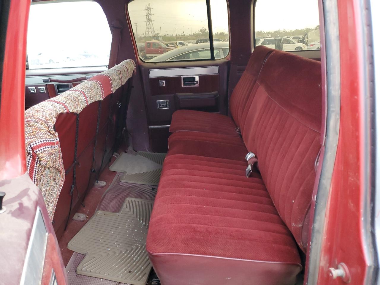 1987 Chevrolet Suburban V10 VIN: 1GNEV16K5HF122312 Lot: 63189075