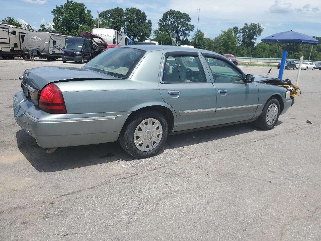 2006 Mercury Grand Marquis Gs VIN: 2MEFM74V16X613542 Lot: 64176385