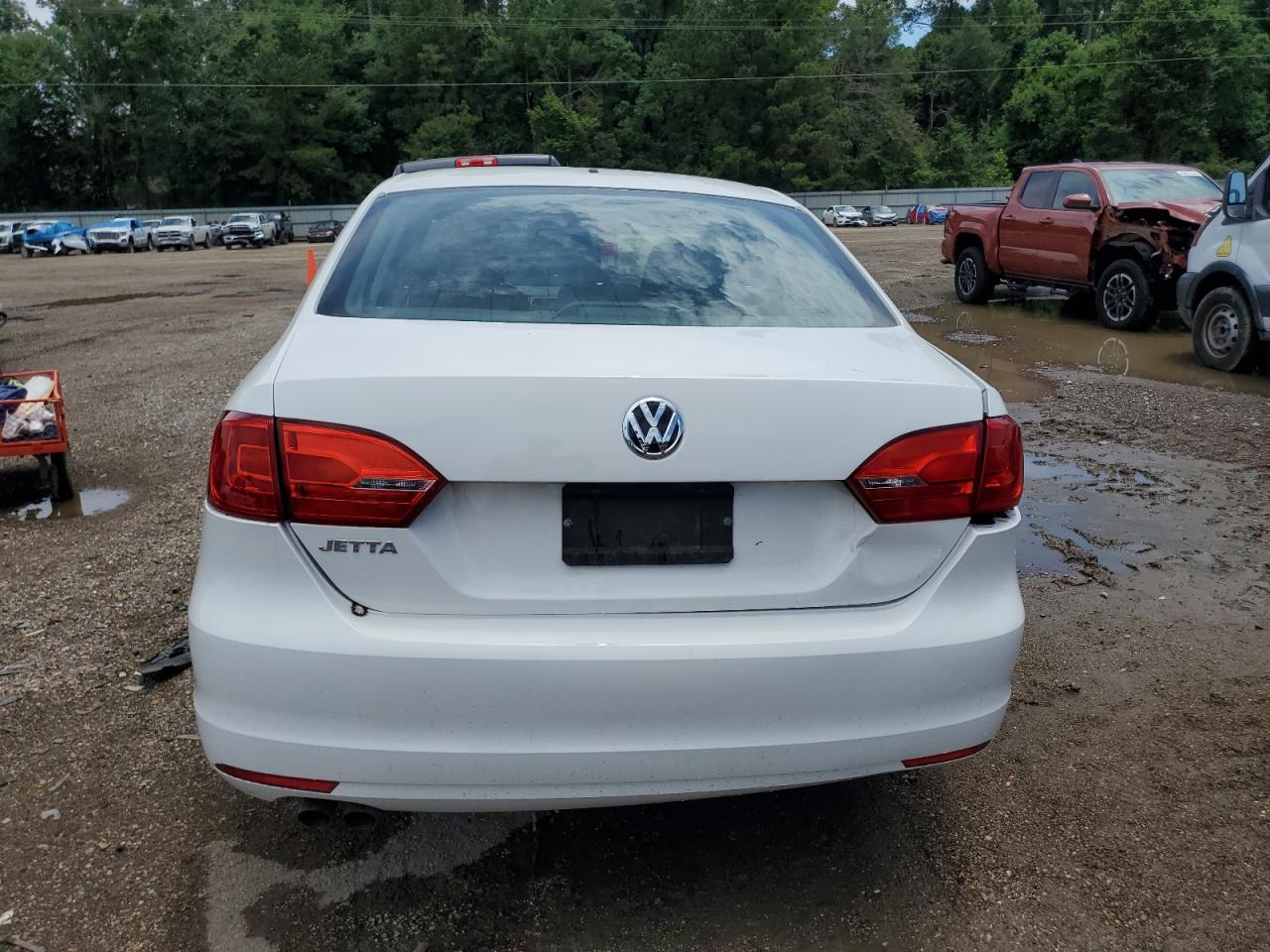 2014 Volkswagen Jetta Base VIN: 3VW2K7AJ2EM240929 Lot: 63842245