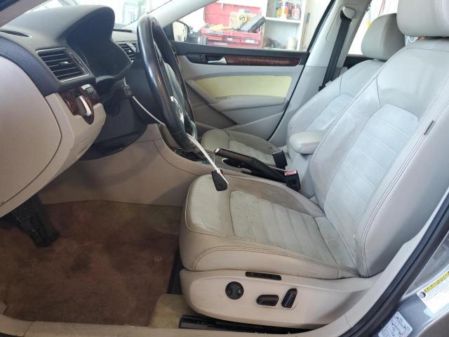 Седаны VOLKSWAGEN PASSAT 2013 Серый