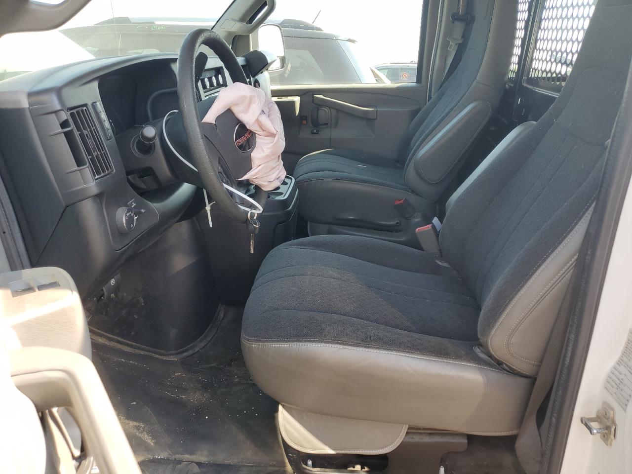 2018 GMC Savana G2500 VIN: 1GTW7AFGXJ1907673 Lot: 62755295