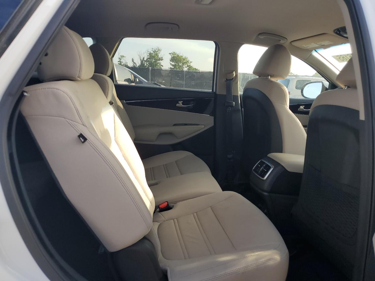 2020 Kia Sorento L VIN: 5XYPG4A38LG665639 Lot: 64976165