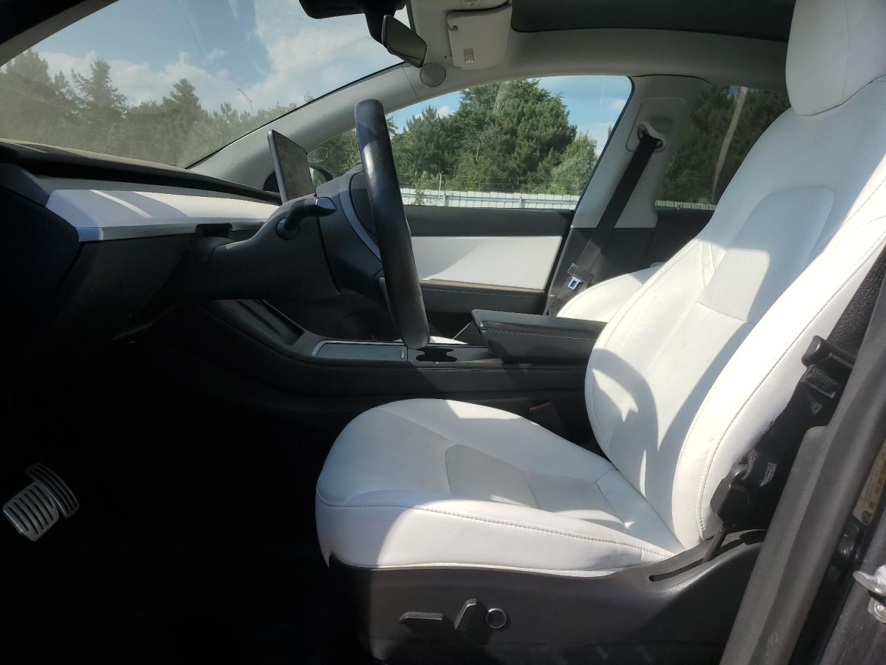 2022 Tesla Model Y VIN: 7SAYGDEF0NF413390 Lot: 63302325