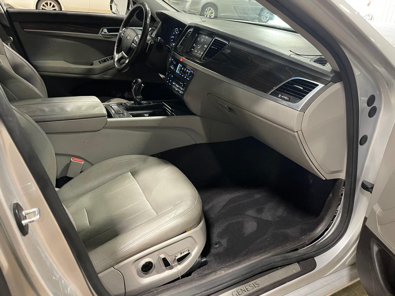 2015 Hyundai Genesis 3.8L VIN: KMHGN4JE3FU089318 Lot: 67470745