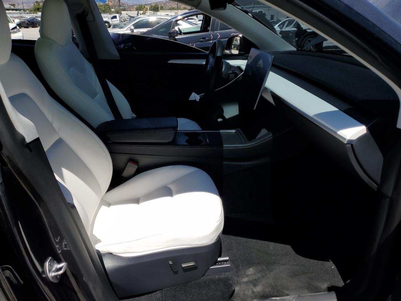 2024 Tesla Model Y VIN: 7SAYGDEF8RF026527 Lot: 66410385