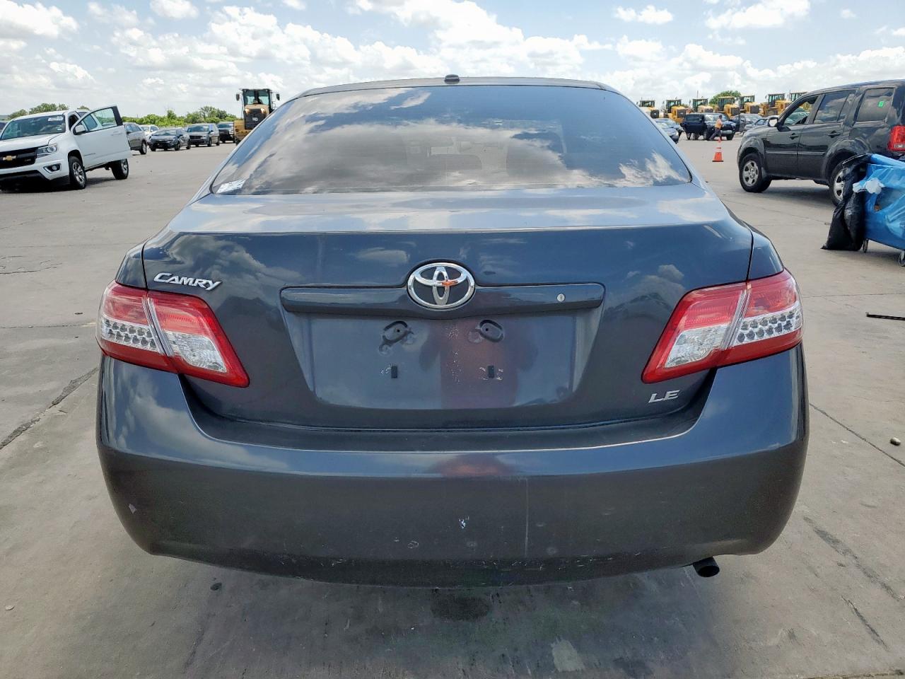 4T1BF3EK3BU123835 2011 Toyota Camry Base