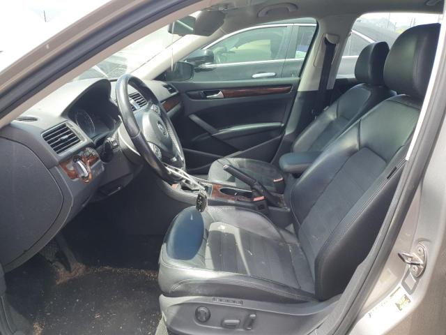 Седаны VOLKSWAGEN PASSAT 2013 Серебристый