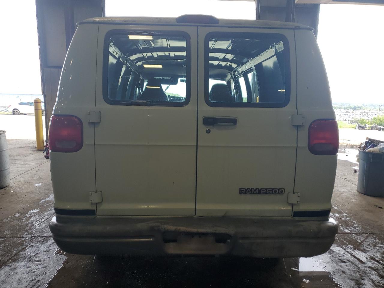 1998 Dodge Ram Van B2500 VIN: 2B7JB21YXWK121592 Lot: 64211835