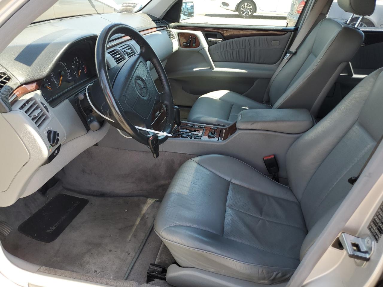 1999 Mercedes-Benz E 320 VIN: WDBJF65HXXA796327 Lot: 64125305