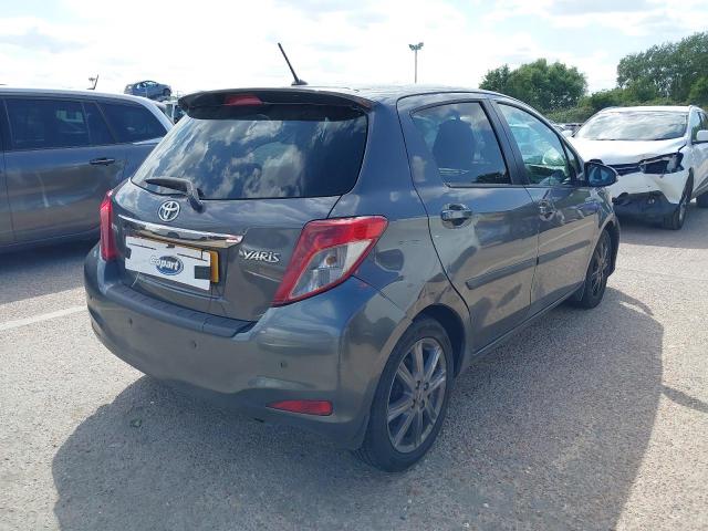 2011 TOYOTA YARIS SR V