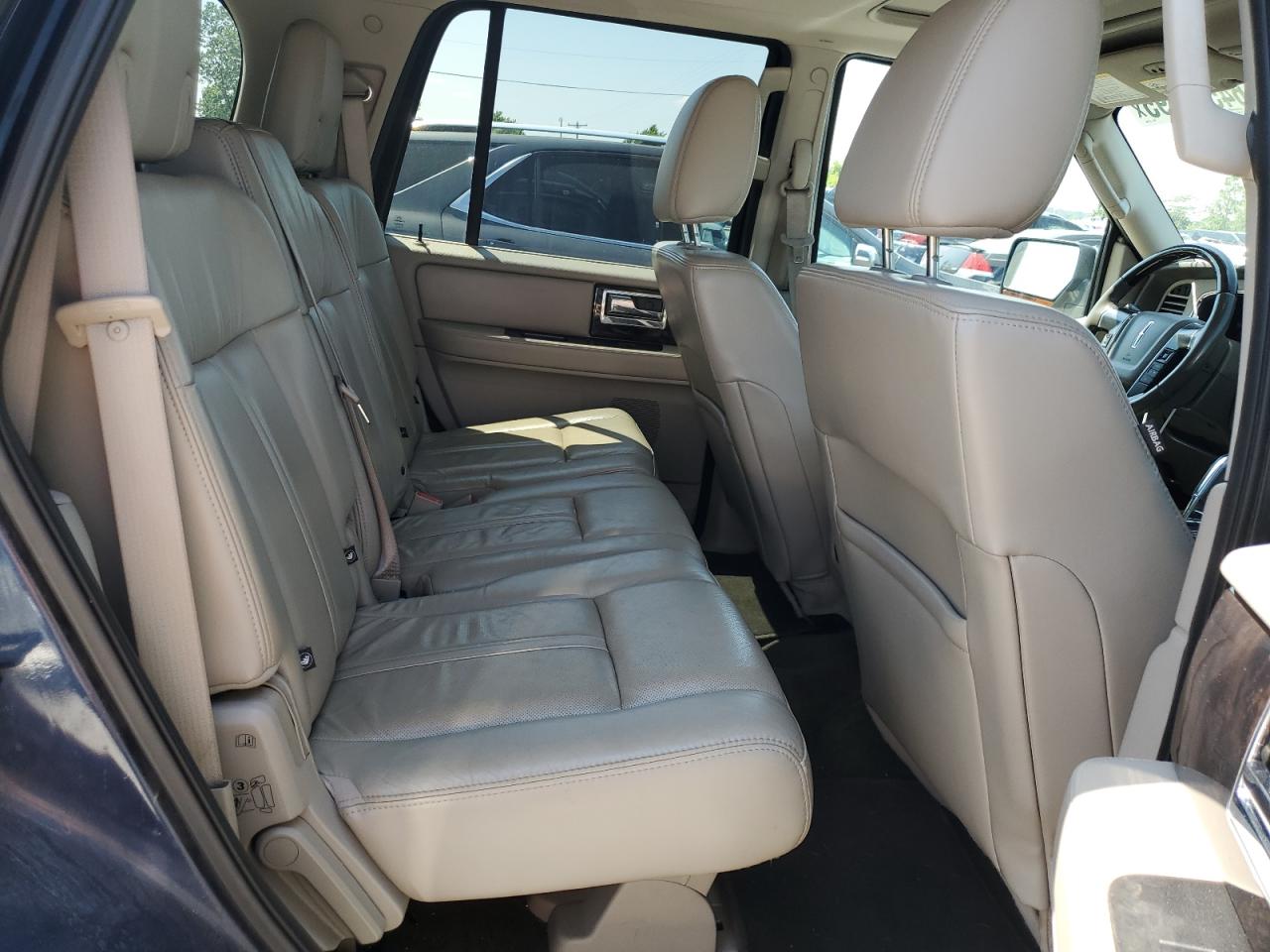 5lmjj2jt9fej11186 5LMJJ2JT9FEJ11186 2015 Lincoln Navigator