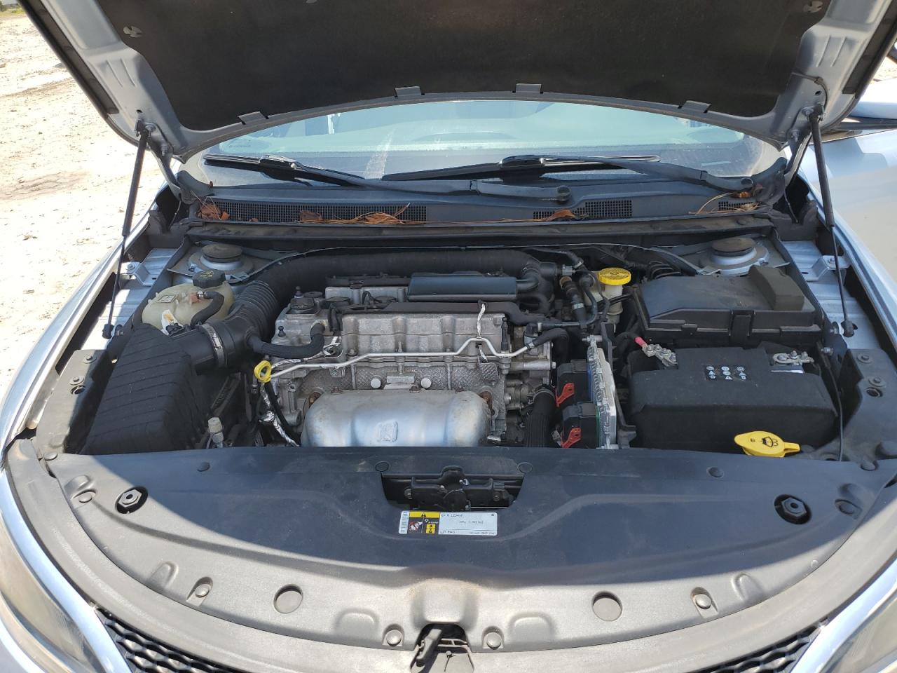 2015 Chrysler 200 Limited VIN: 1C3CCCABXFN677692 Lot: 64976185