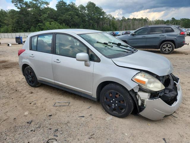 Hatchbacks NISSAN VERSA 2012 Srebrny