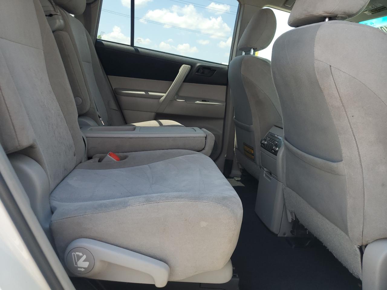 2012 Toyota Highlander Base VIN: 5TDBK3EH2CS135002 Lot: 64485105