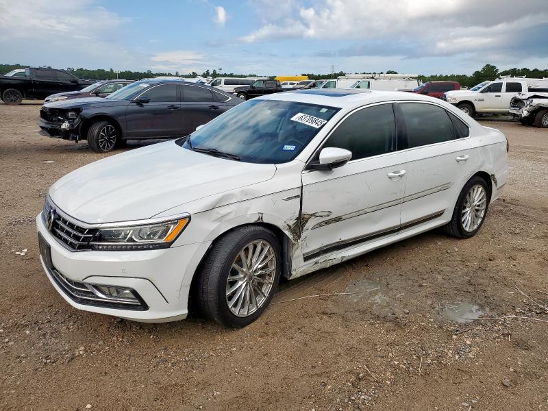 VOLKSWAGEN PASSAT 2017 White