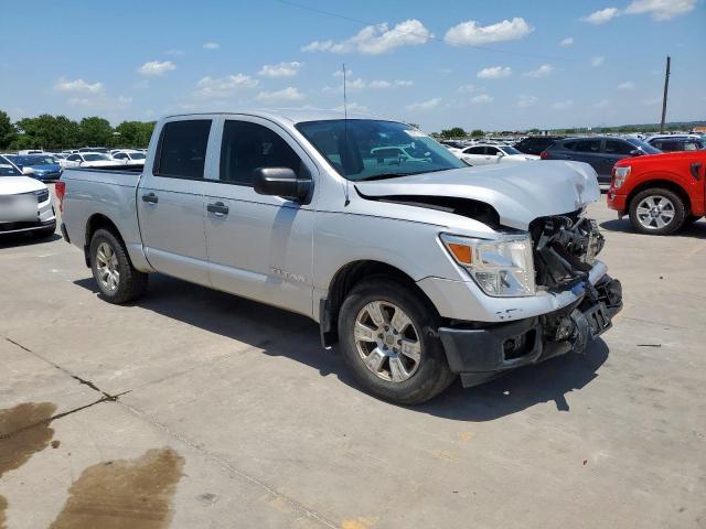  NISSAN TITAN 2017 Srebrny