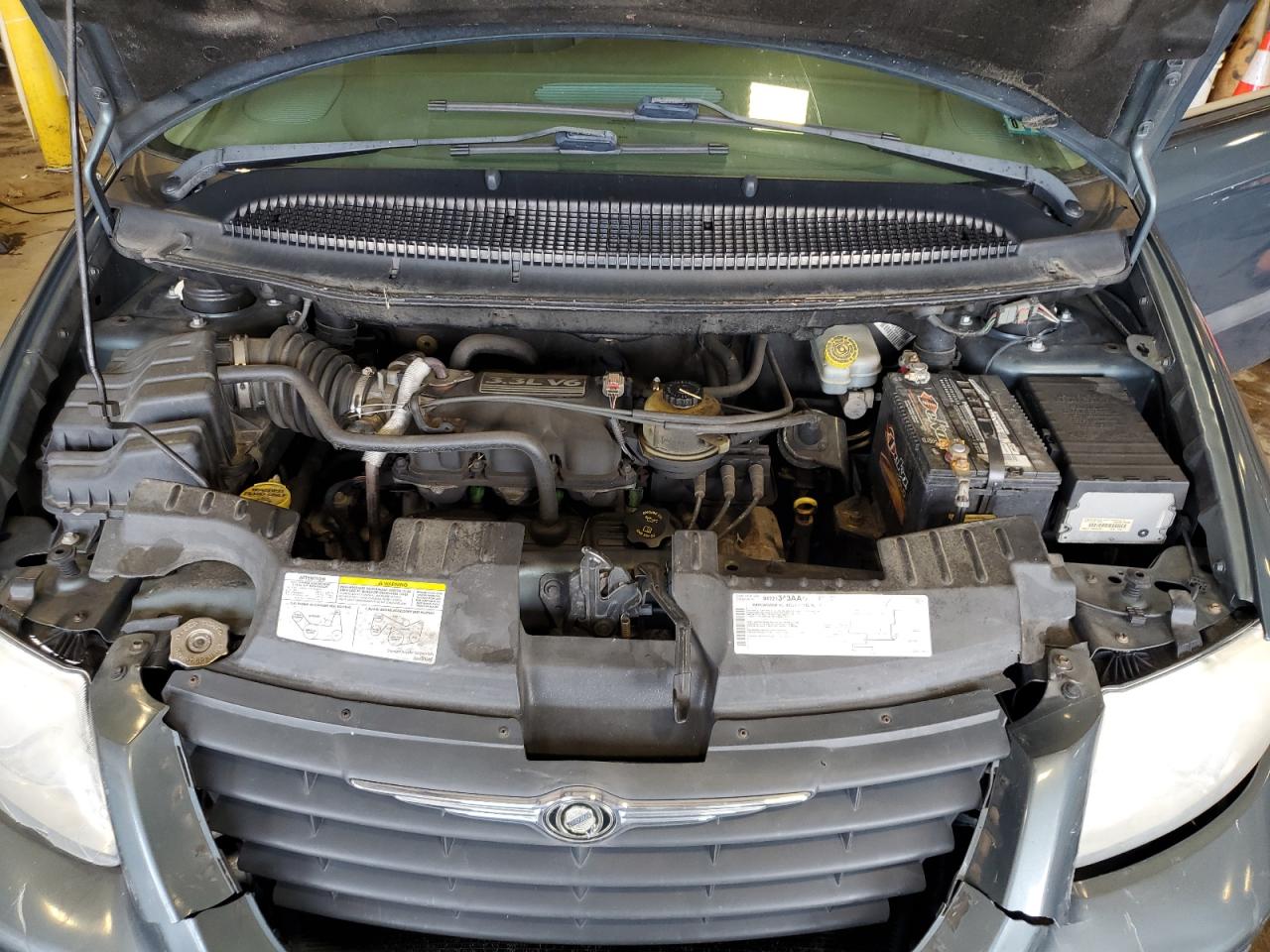 2005 Chrysler Town & Country VIN: 1C4GP45R25B318979 Lot: 64759635