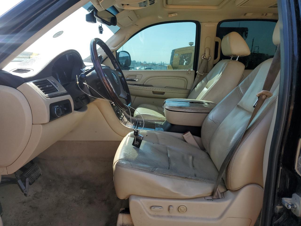 2008 Cadillac Escalade Luxury VIN: 1GYFK63828R170855 Lot: 64285525