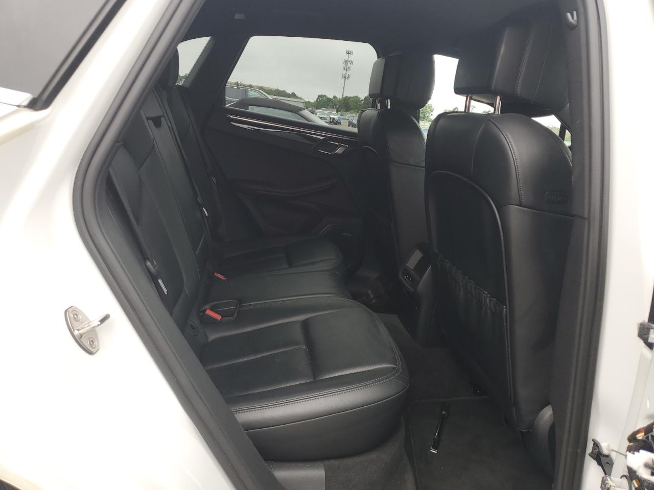 2015 Porsche Macan S VIN: WP1AB2A54FLB50168 Lot: 63098095