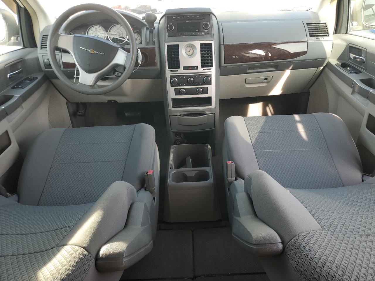2010 Chrysler Town & Country Lx VIN: 2A4RR2D12AR464162 Lot: 64020265