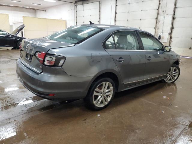 Sedans VOLKSWAGEN JETTA 2017 Szary