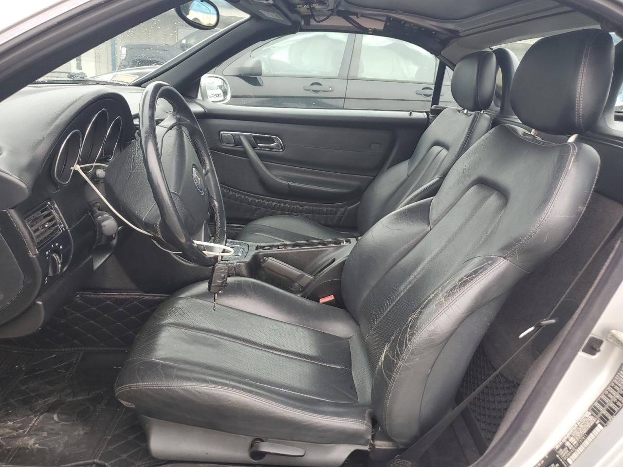 2000 Mercedes-Benz Slk 230 Kompressor VIN: WDBKK47F3YF157811 Lot: 64007815