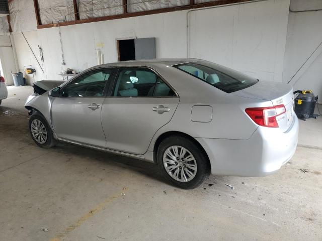 Sedans TOYOTA CAMRY 2013 Srebrny