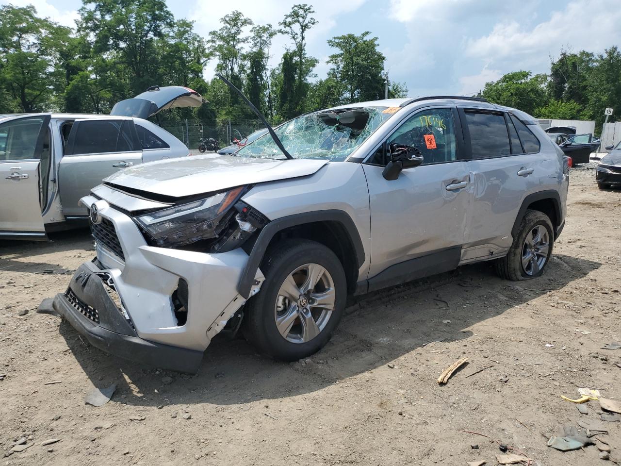 トヨタ　RAV4 2018 Toyota RAV4, LE | JTMZFREV1JJ728128 | Bid History | BidCars