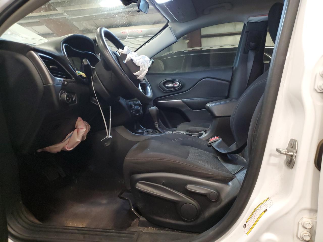 2019 Jeep Cherokee Latitude VIN: 1C4PJMCX7KD114102 Lot: 64087705