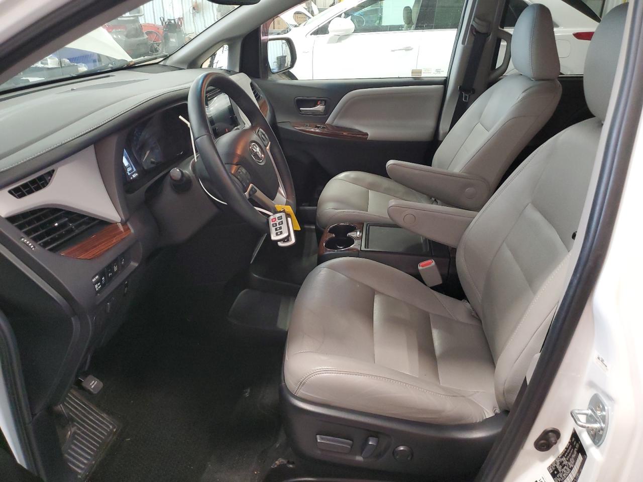 2017 Toyota Sienna Xle VIN: 5TDYZ3DC1HS780078 Lot: 62499995