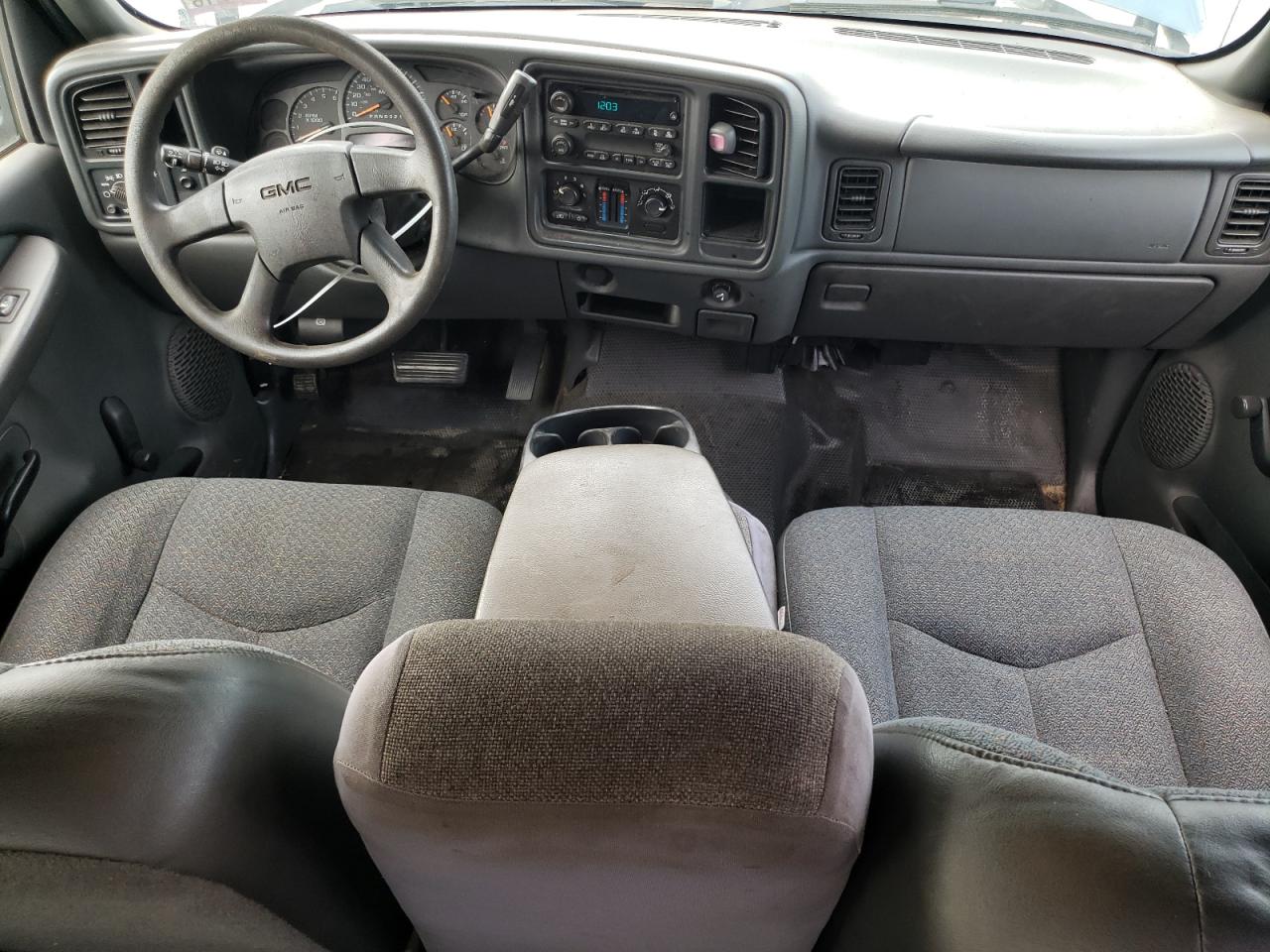 2007 GMC New Sierra C1500 Classic VIN: 1GTEC19V07Z196819 Lot: 62777775