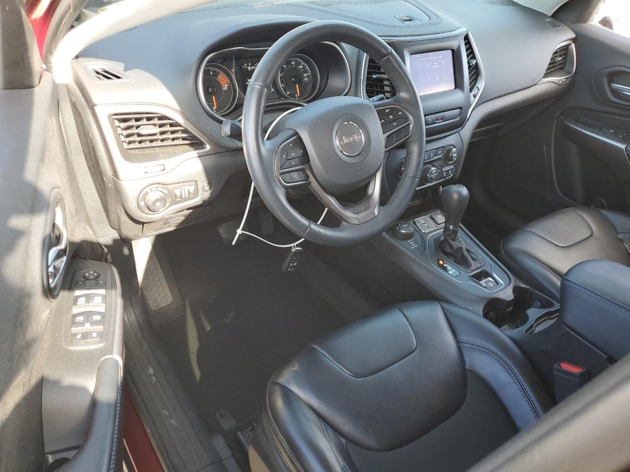 2019 Jeep Cherokee Latitude Plus VIN: 1C4PJMLX2KD398660 Lot: 65097025
