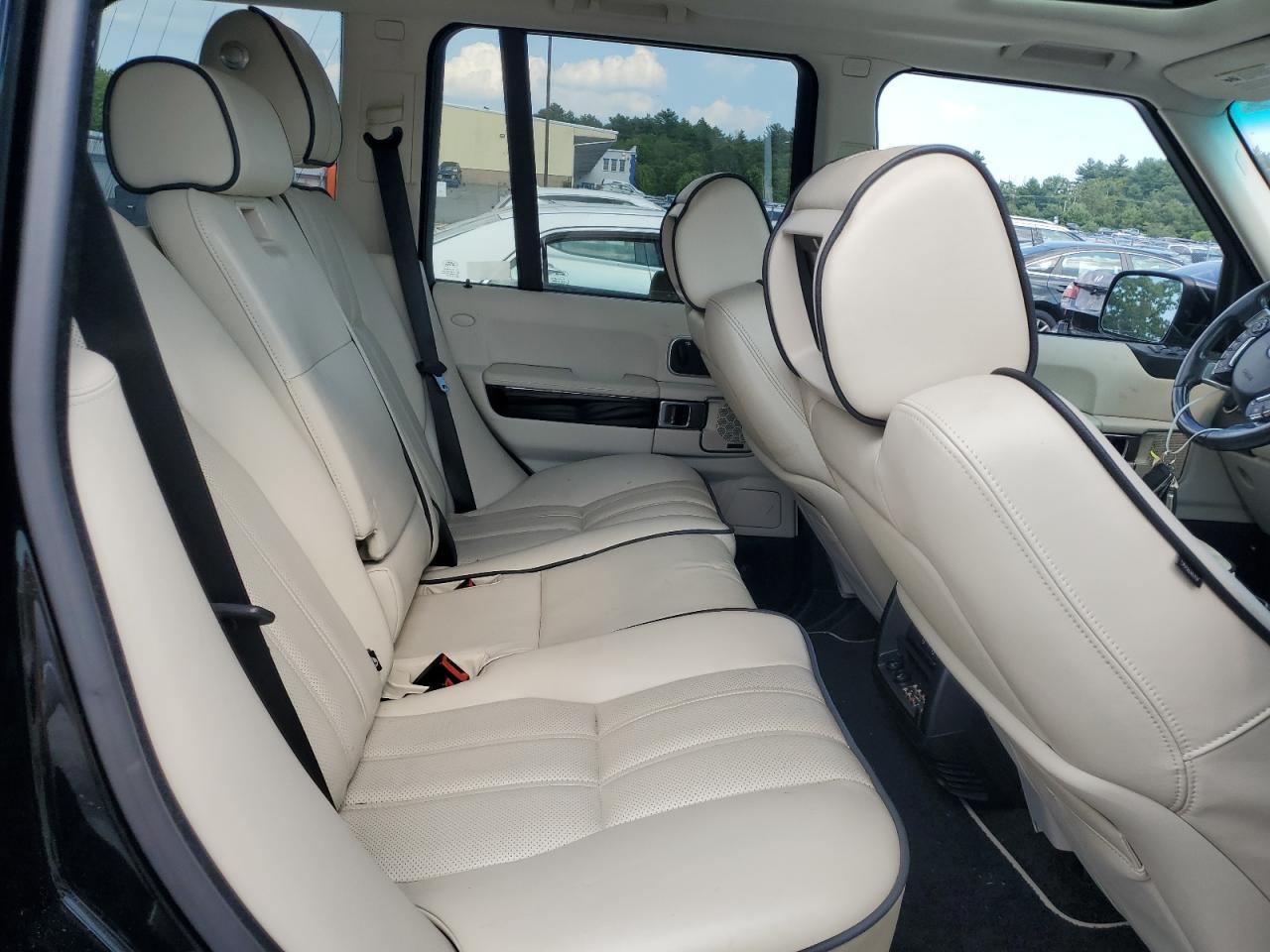 2011 Land Rover Range Rover Hse Luxury VIN: SALMF1E40BA353121 Lot: 63082295