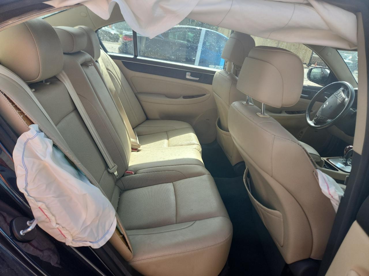 2012 Hyundai Genesis 3.8L VIN: KMHGC4DD2CU186305 Lot: 65780165