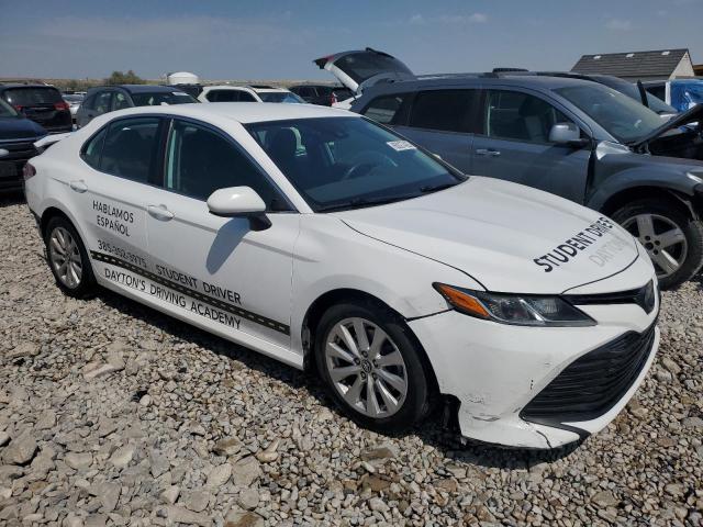  TOYOTA CAMRY 2019 Белы