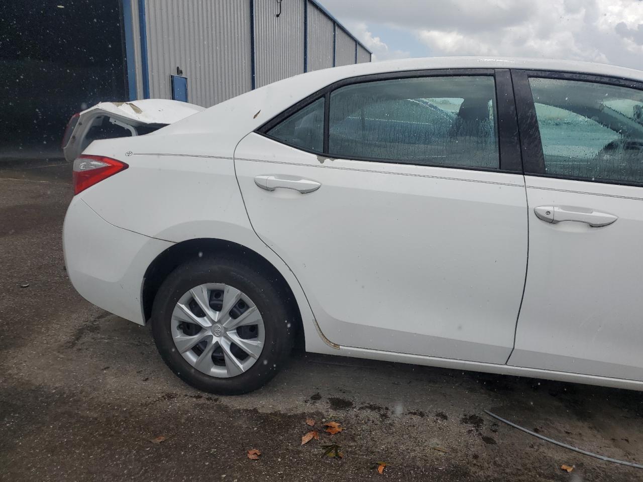 2015 Toyota Corolla L VIN: 5YFBURHE0FP335937 Lot: 64945315