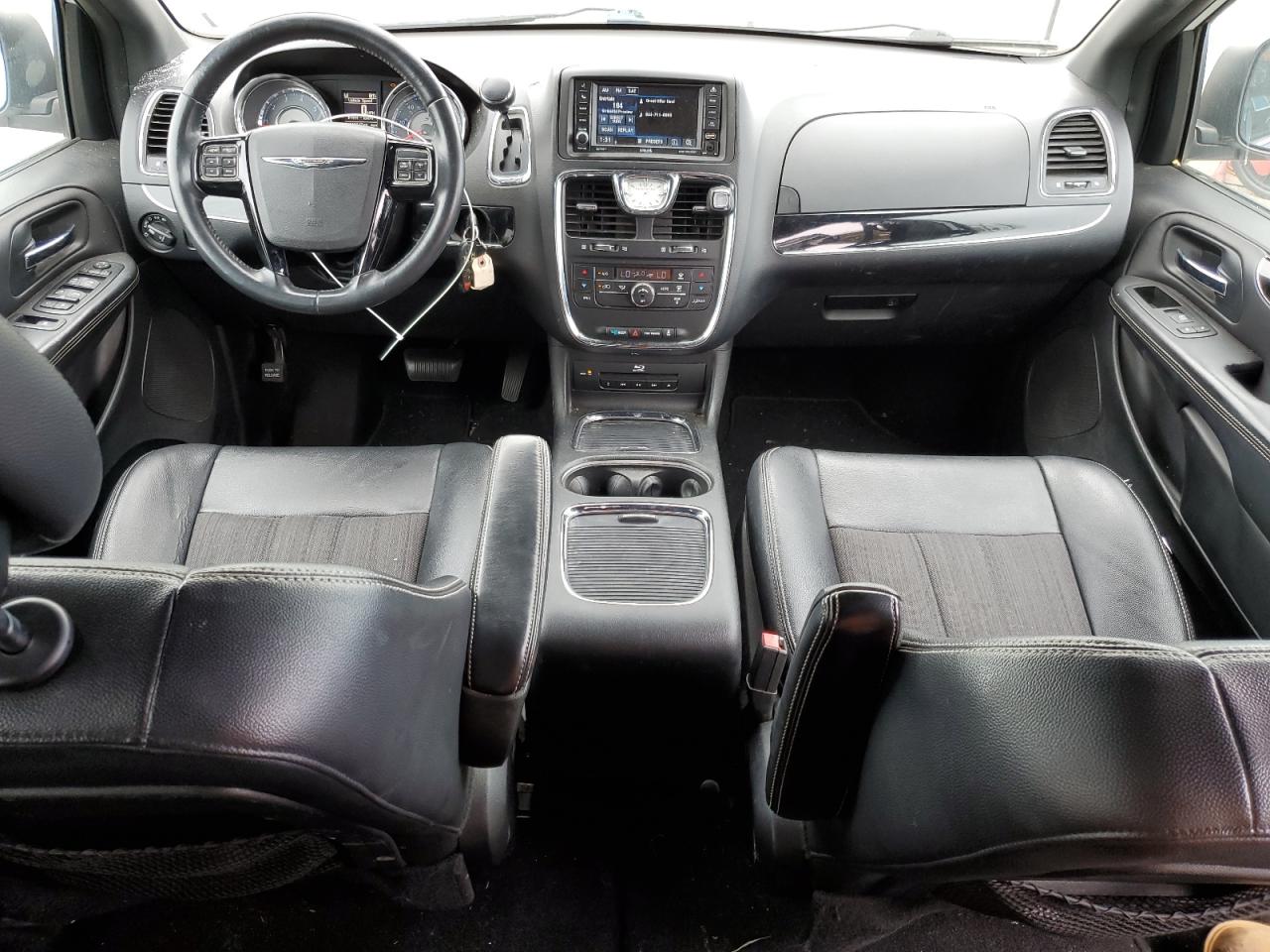 2014 Chrysler Town & Country S VIN: 2C4RC1HG5ER195290 Lot: 64234425