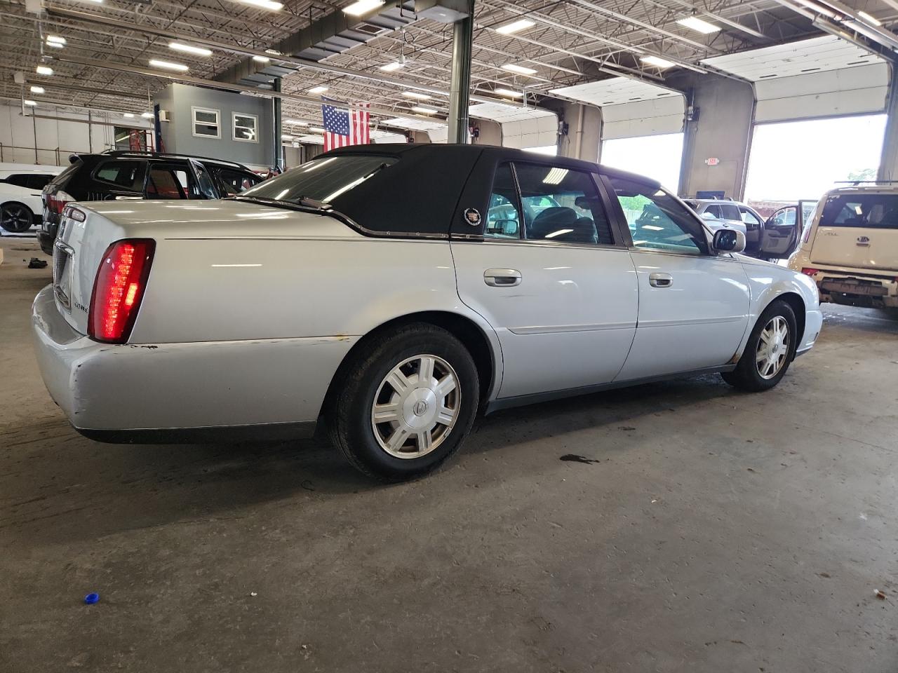 2003 Cadillac Deville VIN: 1G6KD54Y43U122323 Lot: 65383305