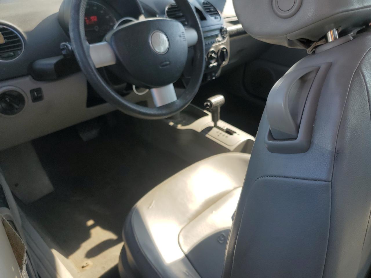 2006 Volkswagen New Beetle 2.5L Option Package 1 VIN: 3VWRW31C46M403112 Lot: 64689595