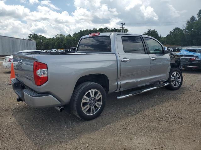  TOYOTA TUNDRA 2018 Серебристый
