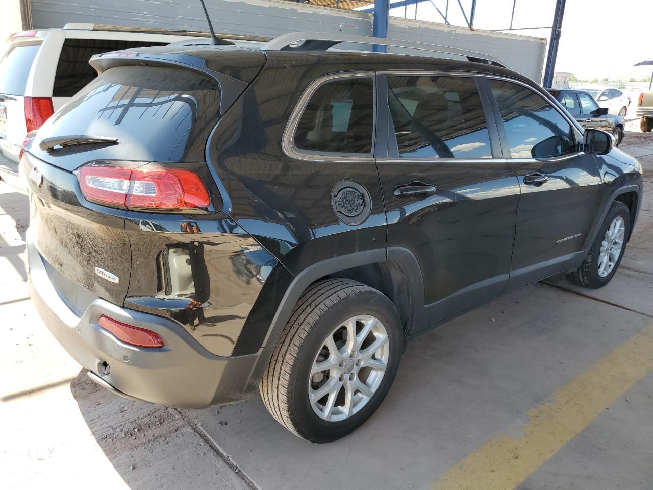 2017 Jeep Cherokee Latitude VIN: 1C4PJLCB4HW667477 Lot: 63696815
